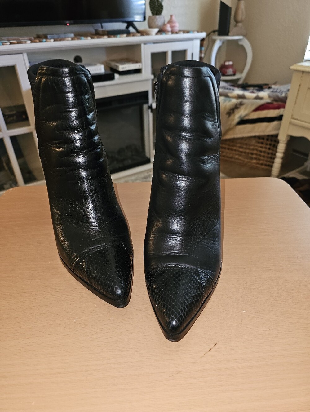 DONALD J. PLINER 'Vaughn' Gorgeous Pointed Toe Ankle Boots Black 7.5M Pre-owned - Picture 2 of 9